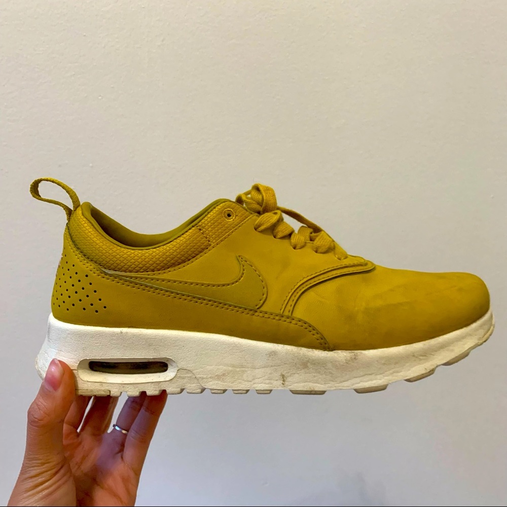 NIKE WOMENS AIR MAX THEA PRM DARK CITRON SAIL. Fair condition. Orig price $150